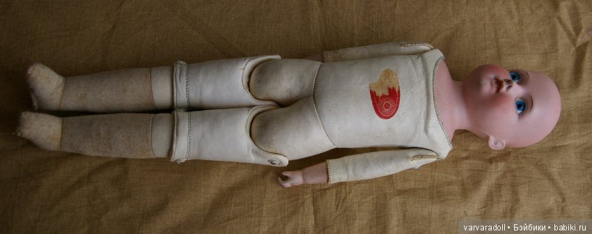 У нас появился новый житель. Хотелось бы узнать историю куклы, кто знает