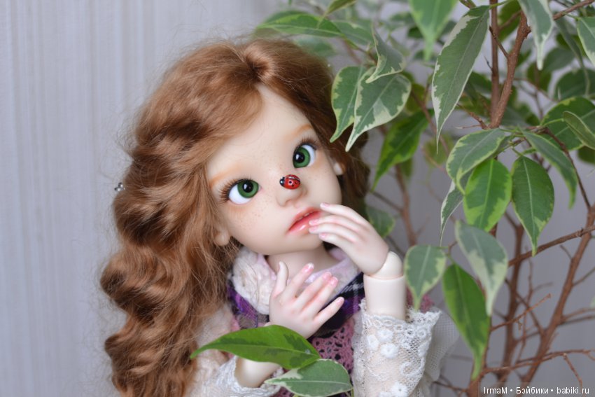 Красненький кружочек, много чёрных точек, крылья раскрывает, в небо улетает! 1 место