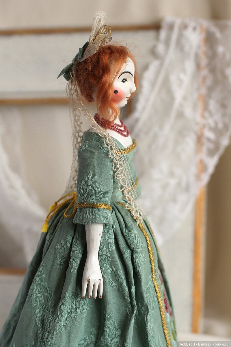 Две новые деревянные куклы Хиггса