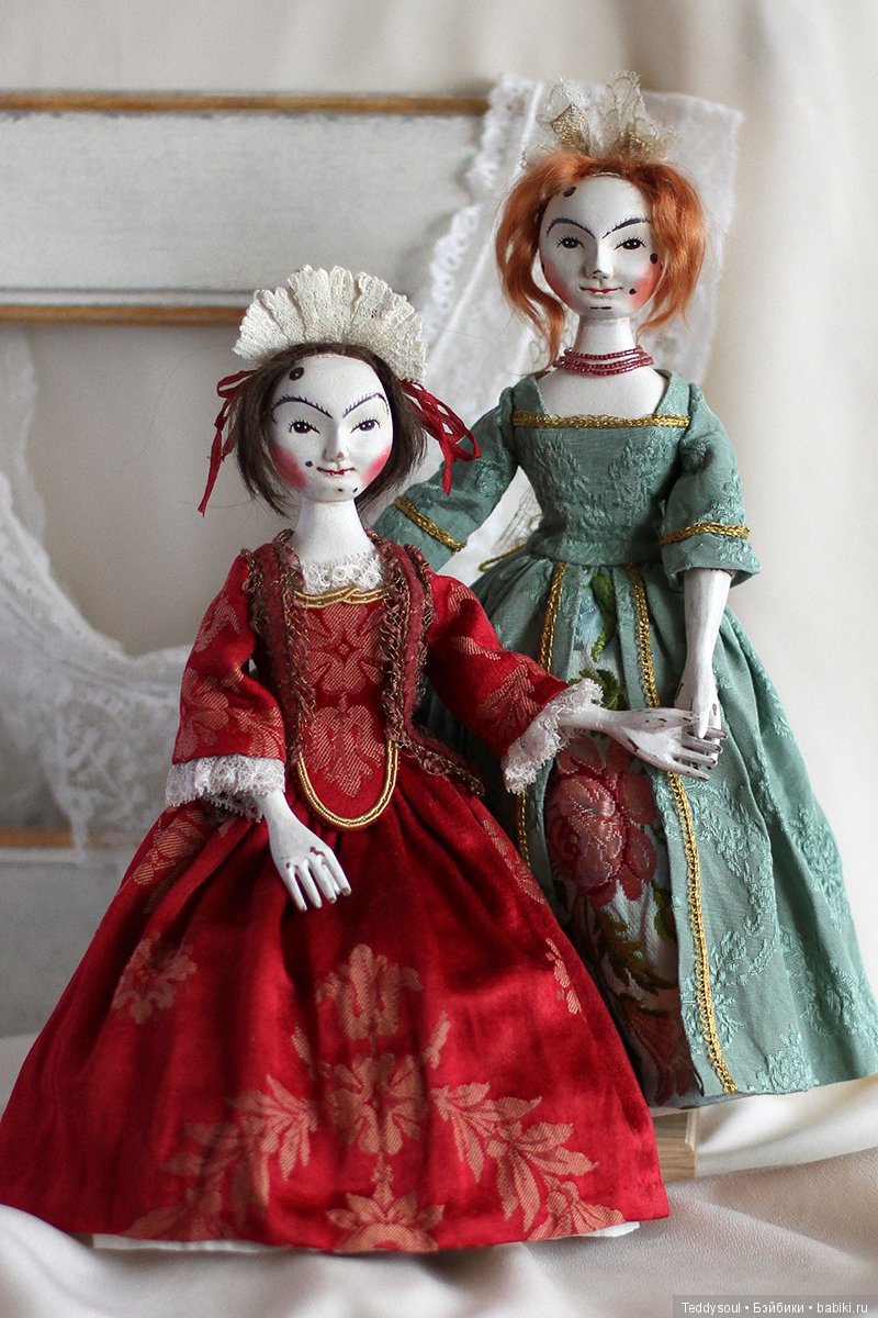 Две новые деревянные куклы Хиггса