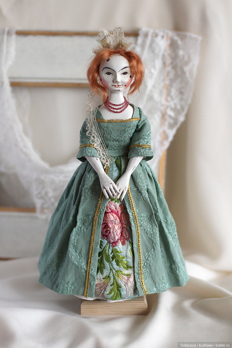 Две новые деревянные куклы Хиггса