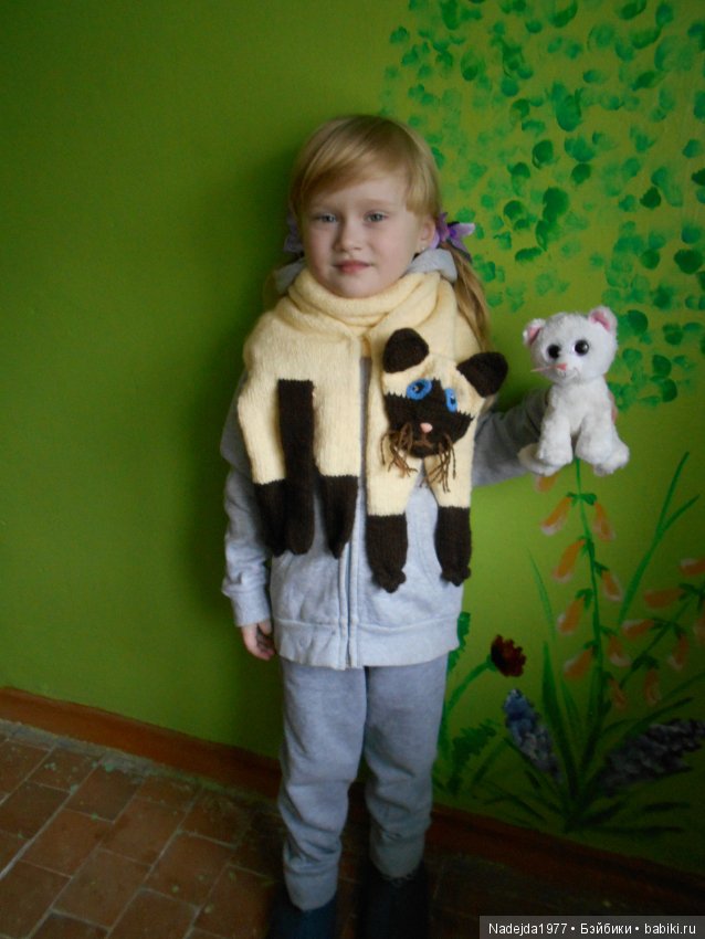 Связали зверошарфик-котик и шапочку, пока болели (фото 2)