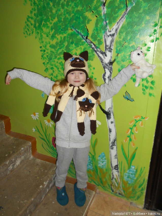 Связали зверошарфик-котик и шапочку, пока болели (фото 10)