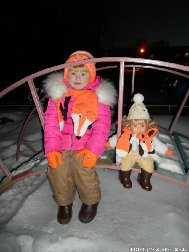 Связали зверошарфик-котик и шапочку, пока болели