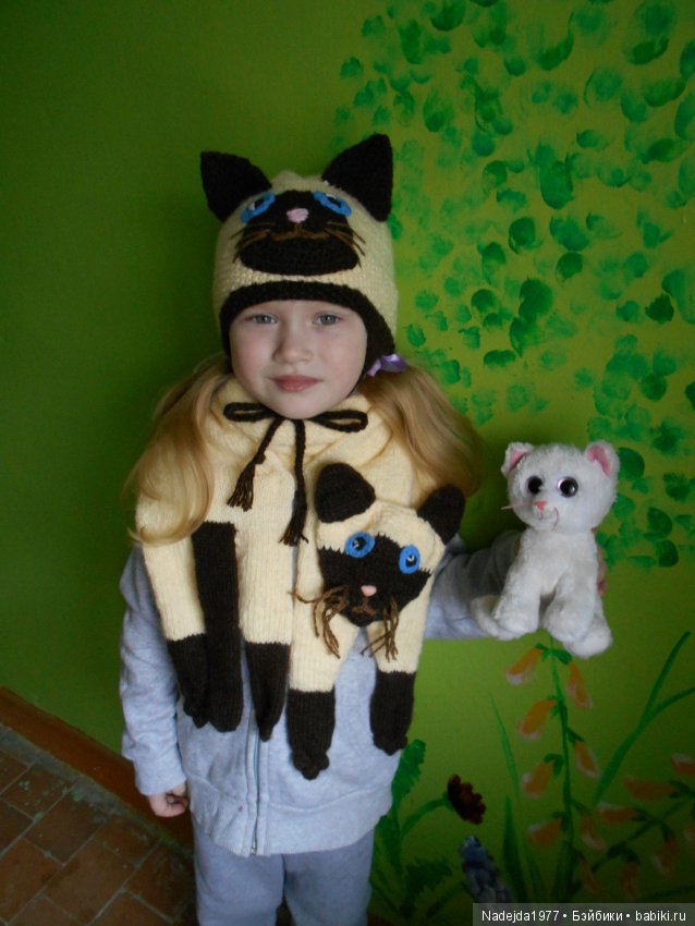 Связали зверошарфик-котик и шапочку, пока болели (фото 5)
