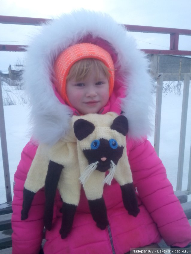 Связали зверошарфик-котик и шапочку, пока болели