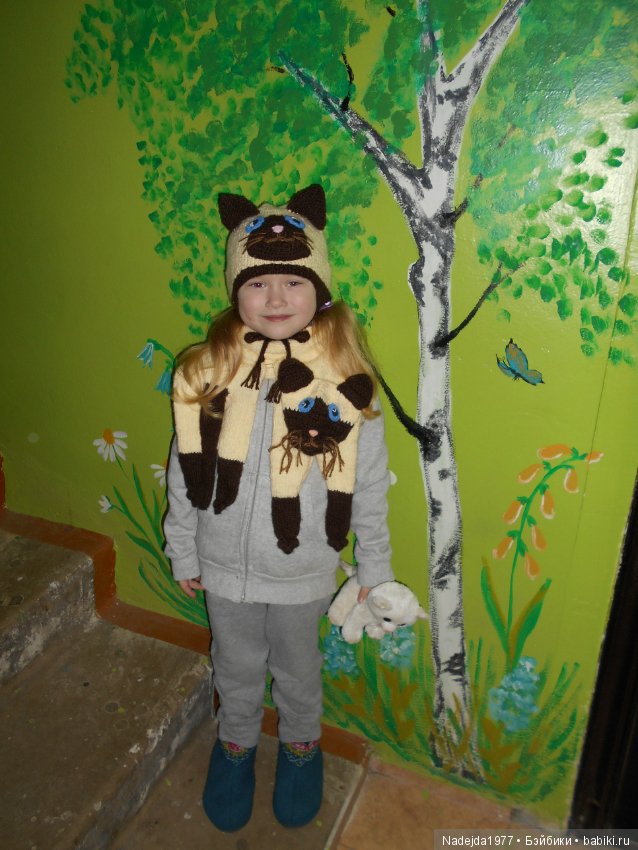 Связали зверошарфик-котик и шапочку, пока болели (фото 9)