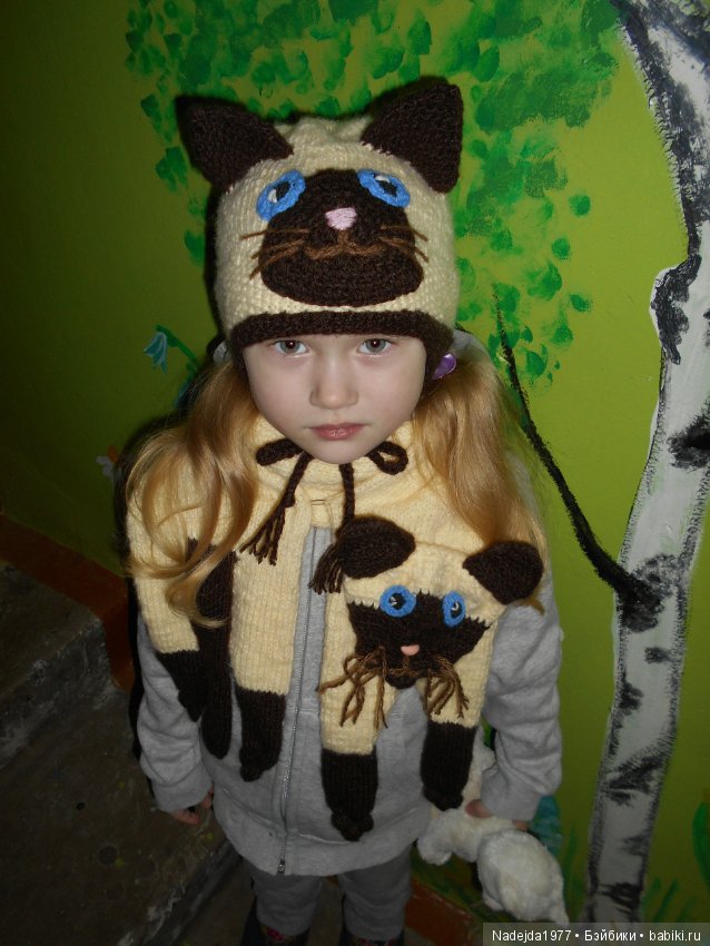 Связали зверошарфик-котик и шапочку, пока болели (фото 8)
