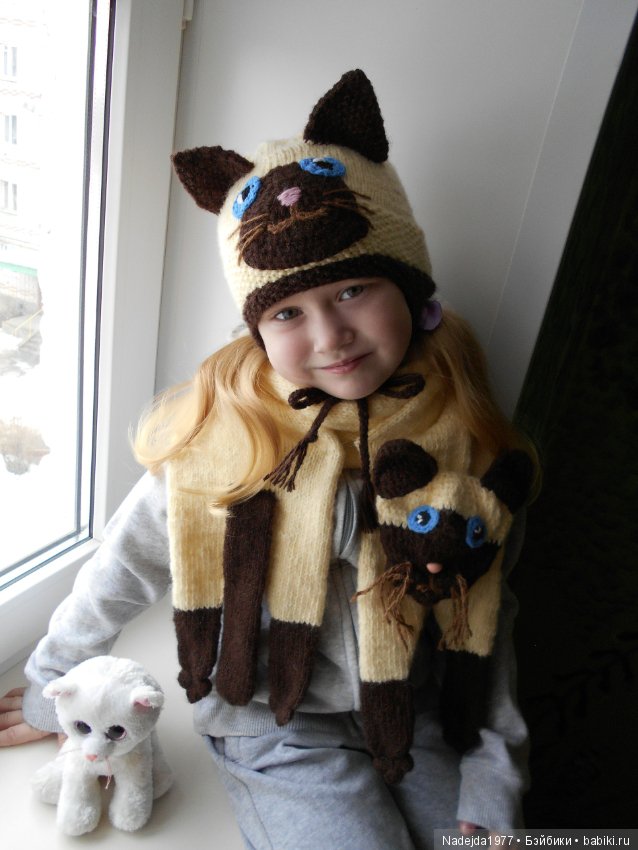 Связали зверошарфик-котик и шапочку, пока болели (фото 7)