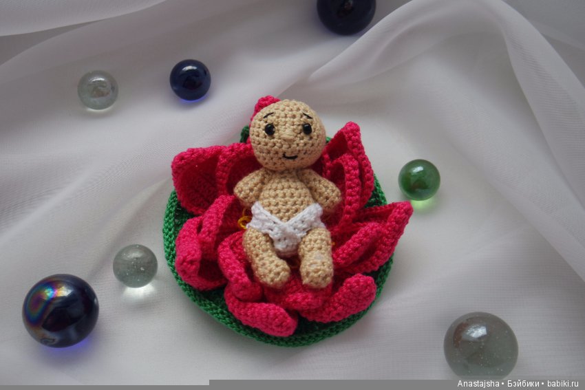 Малыш в лотосе - игрушка вязанная крючком
