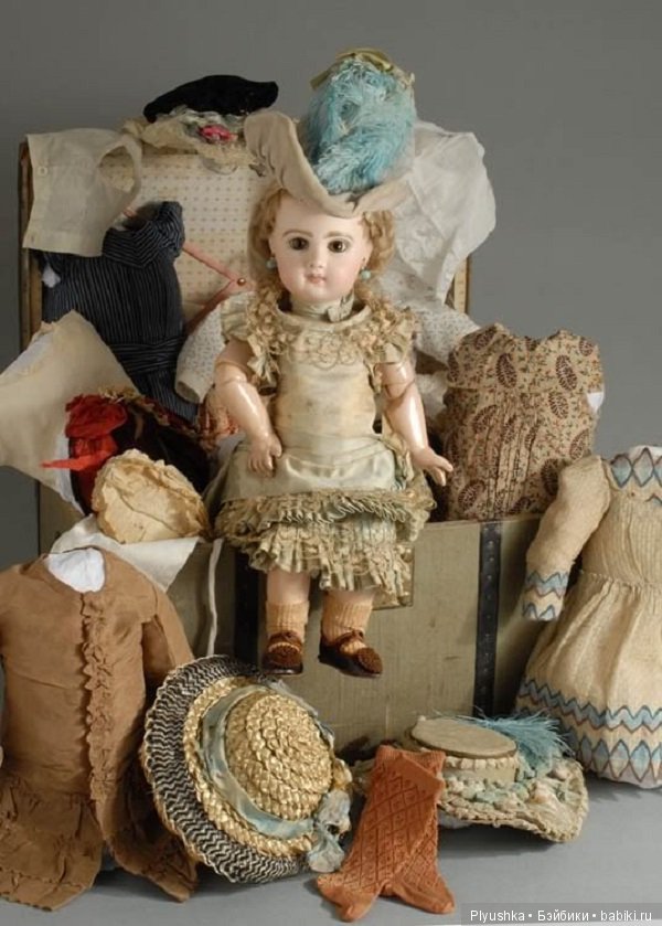 Старинные куклы с приданым