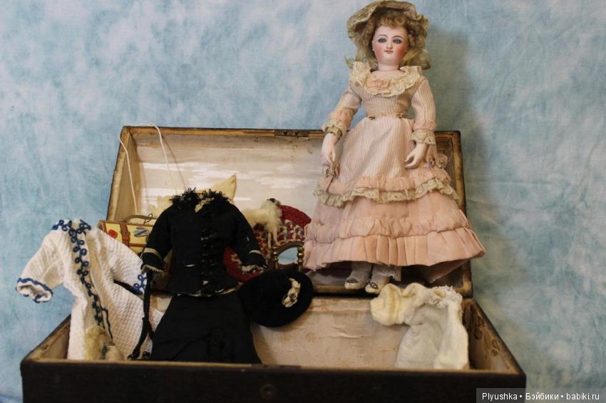 Старинные куклы с приданым