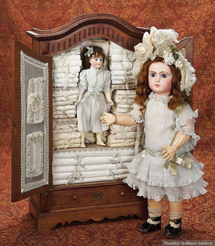 Старинные куклы с приданым (фото 5)
