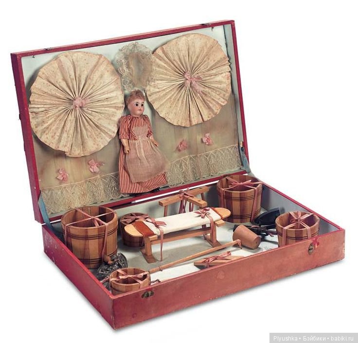 Старинные куклы с приданым