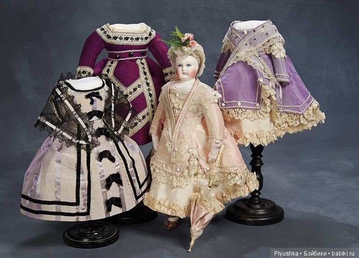 Старинные куклы с приданым