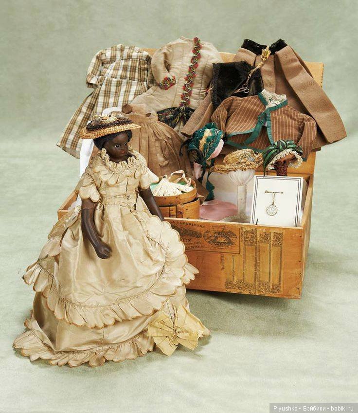 Старинные куклы с приданым