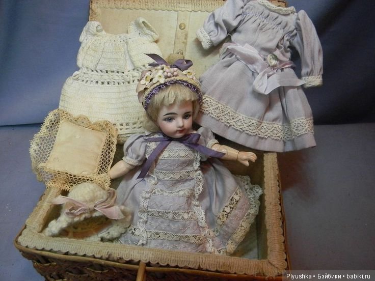 Старинные куклы с приданым
