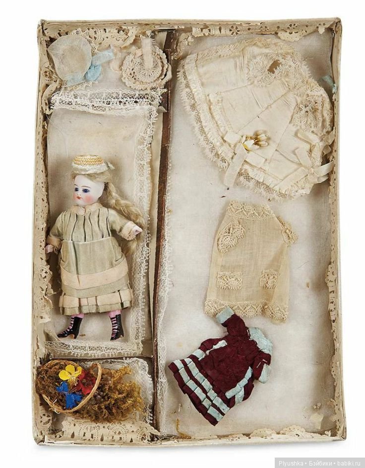 Старинные куклы с приданым (фото 9)