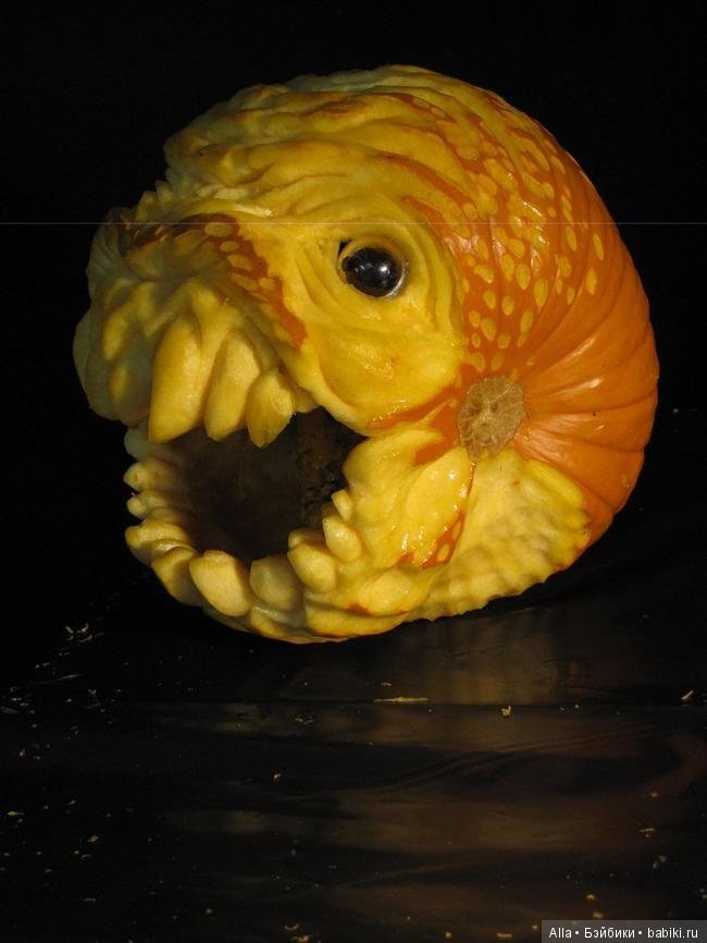 Самые жуткие лица, вырезанные художником на тыкве