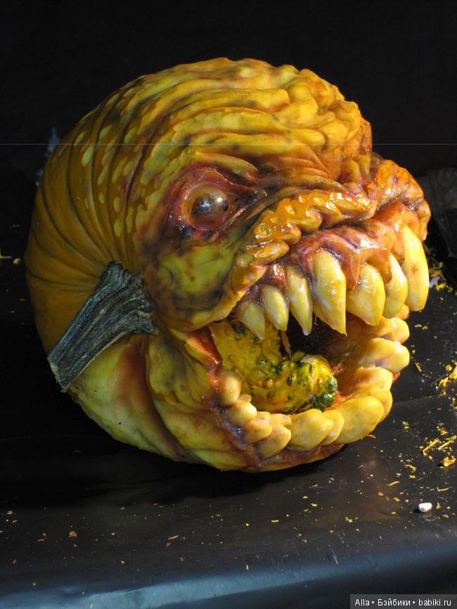 Самые жуткие лица, вырезанные художником на тыкве