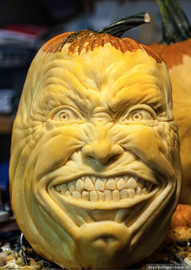 Самые жуткие лица, вырезанные художником на тыкве