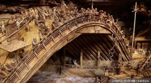Гигантская резная скульптура из дерева (фото 6)