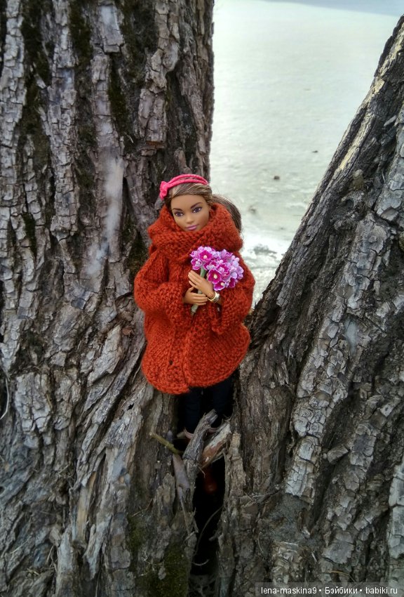 Элина на прогулке на ВВЦ и в Ботаническом саду:)