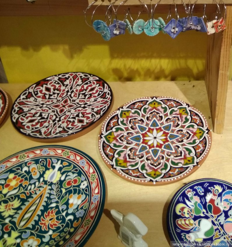 Элина на прогулке на ВВЦ и в Ботаническом саду:)