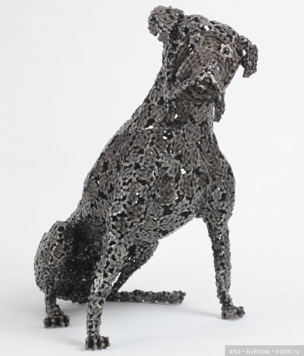 Скульптуры собак из велосипедных цепей
