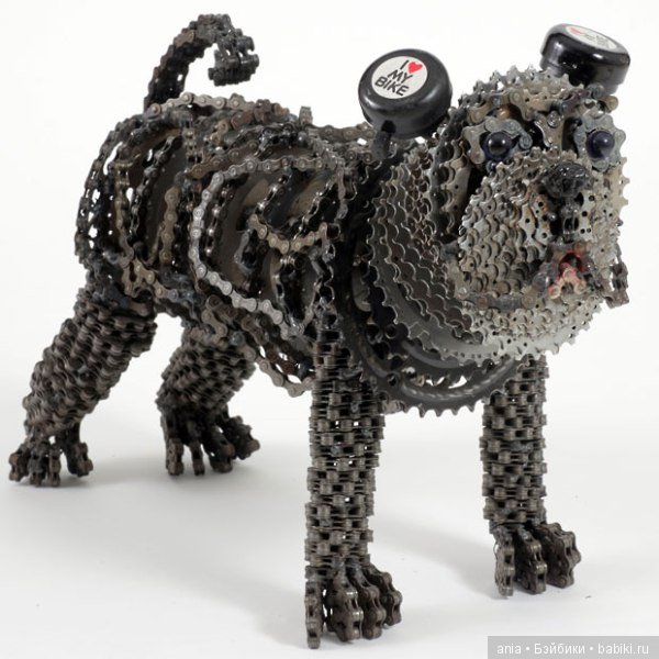 Скульптуры собак из велосипедных цепей