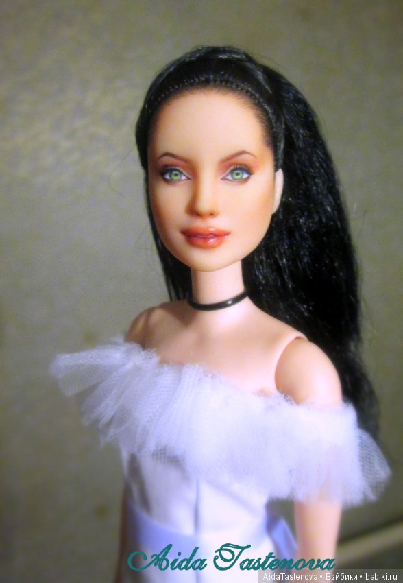 Из обычной Барби - в коллекционную куклу