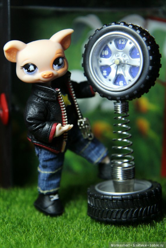 Не хватает только мотоцикла)