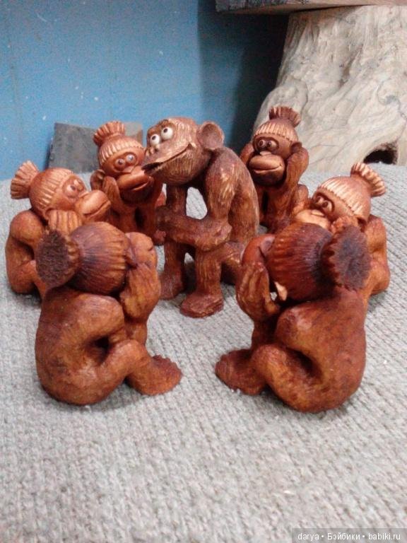 Станислав Дерябин и его мультяшные фигурки, куклы из дерева