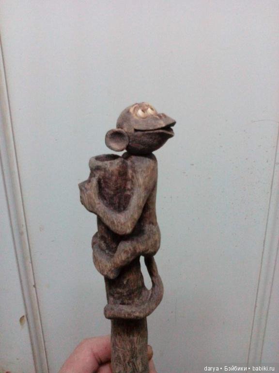 Станислав Дерябин и его мультяшные фигурки, куклы из дерева
