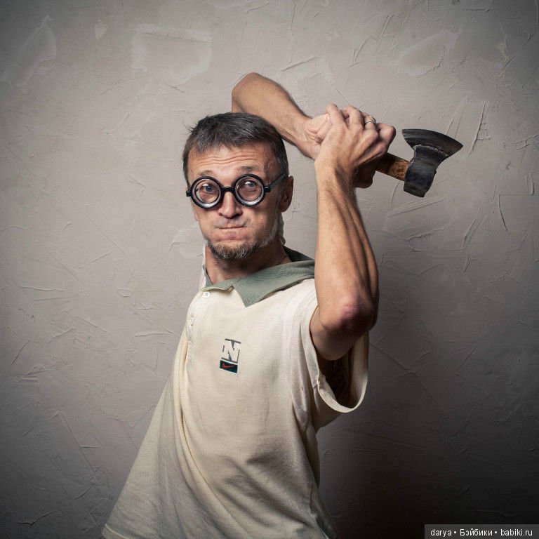 Станислав Дерябин и его мультяшные фигурки, куклы из дерева (фото 4)