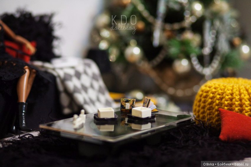 Январь 2016. Комплект для кукольной мебели в оранжево-черно-желтых тонах (фото 4)