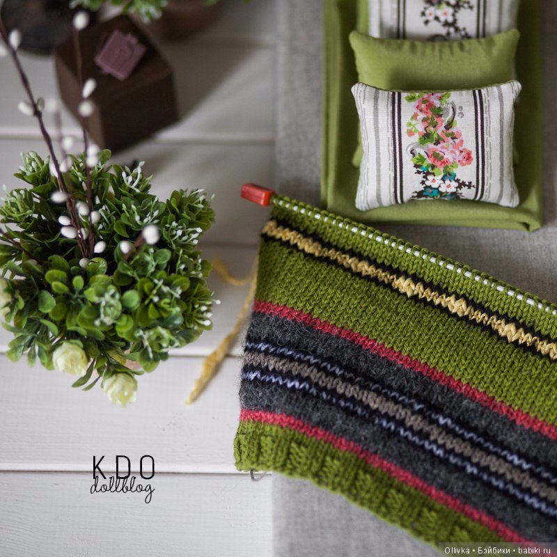 Из архивного. Яркий комплект для кукольной мебели