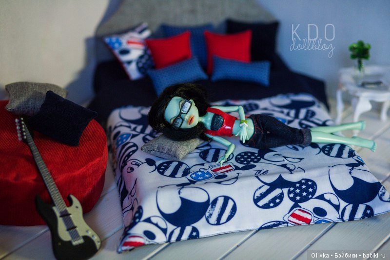 Из архивного. Комплект для кукольной мебели Микки