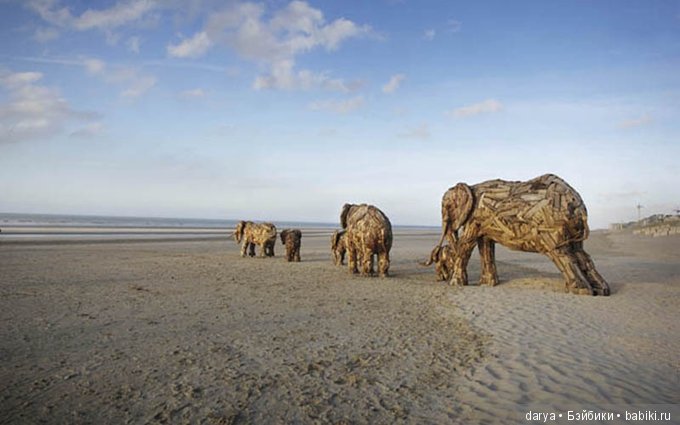 Скульптуры слонов из дерева (фото 8)