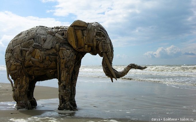 Скульптуры слонов из дерева (фото 2)