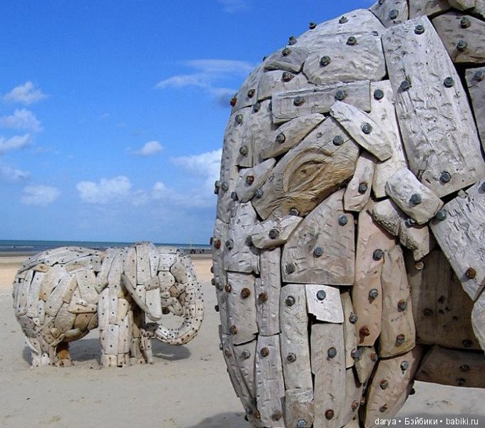 Скульптуры слонов из дерева (фото 5)