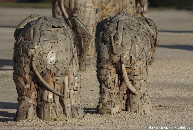 Скульптуры слонов из дерева (фото 9)