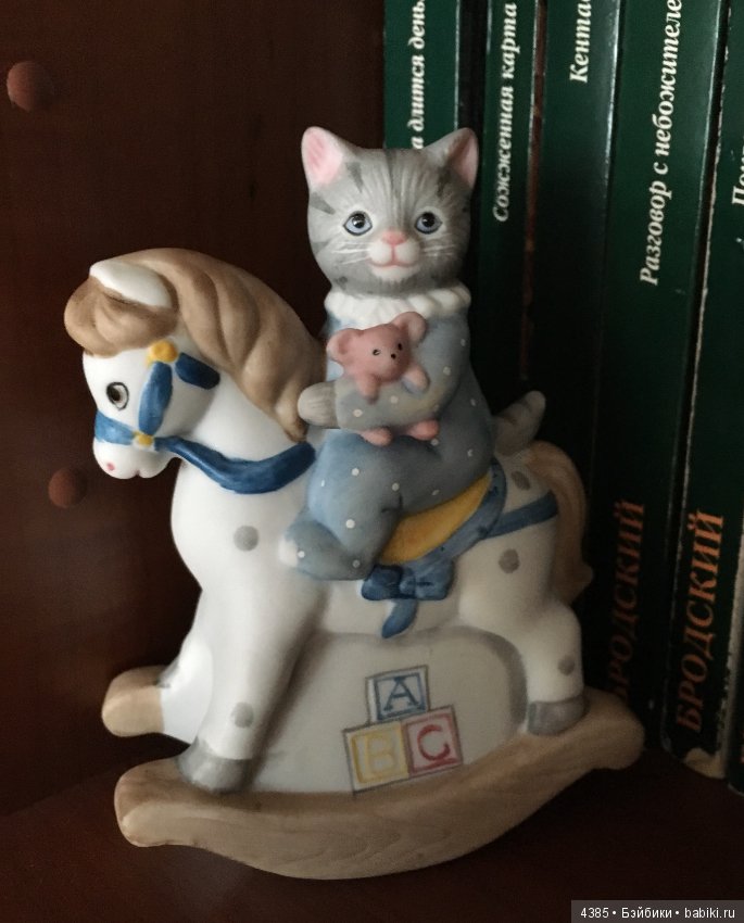Живут у меня котики, фарфоровые статуэтки