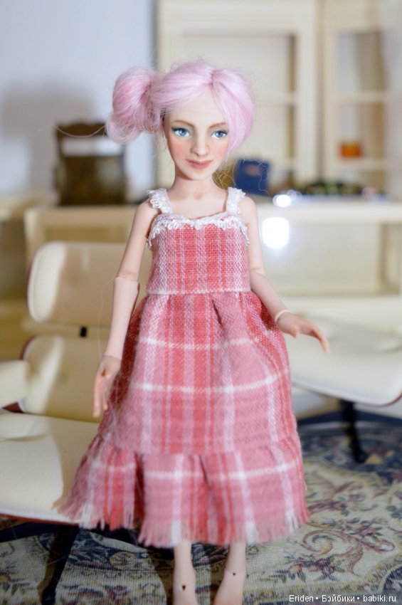 Розовой парик для миниатюрной куколки (фото 3)