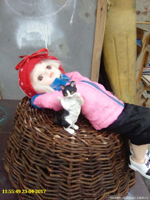 Изабелла и Криша выгуливают питомцев (фото 4)