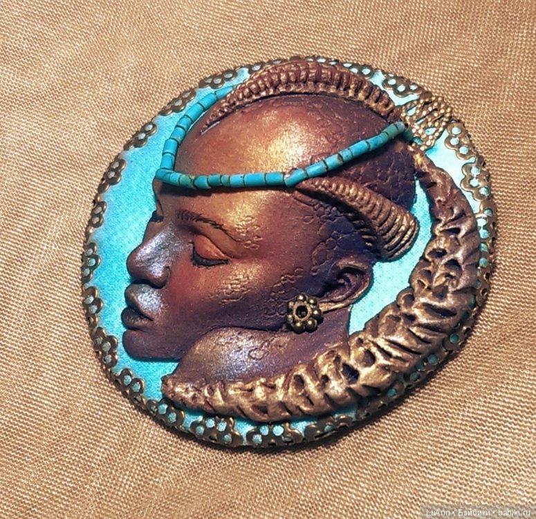 Кукольные скульптурные брошки