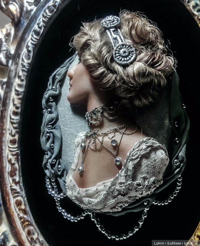 Кукольные скульптурные брошки