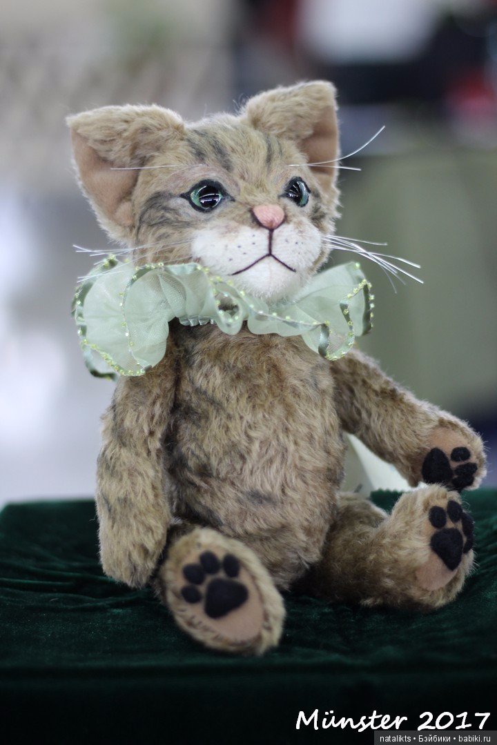 Вторая часть . Мишки и другие" плюшики" Teddy Bär Total 2017