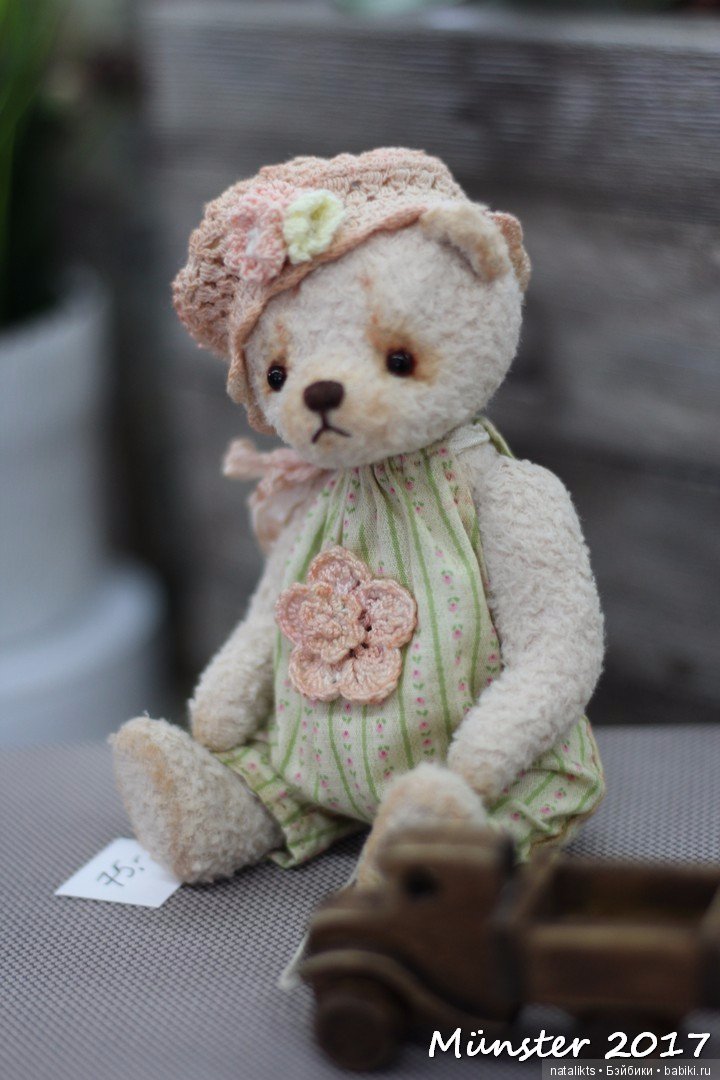 Вторая часть . Мишки и другие" плюшики" Teddy Bär Total 2017