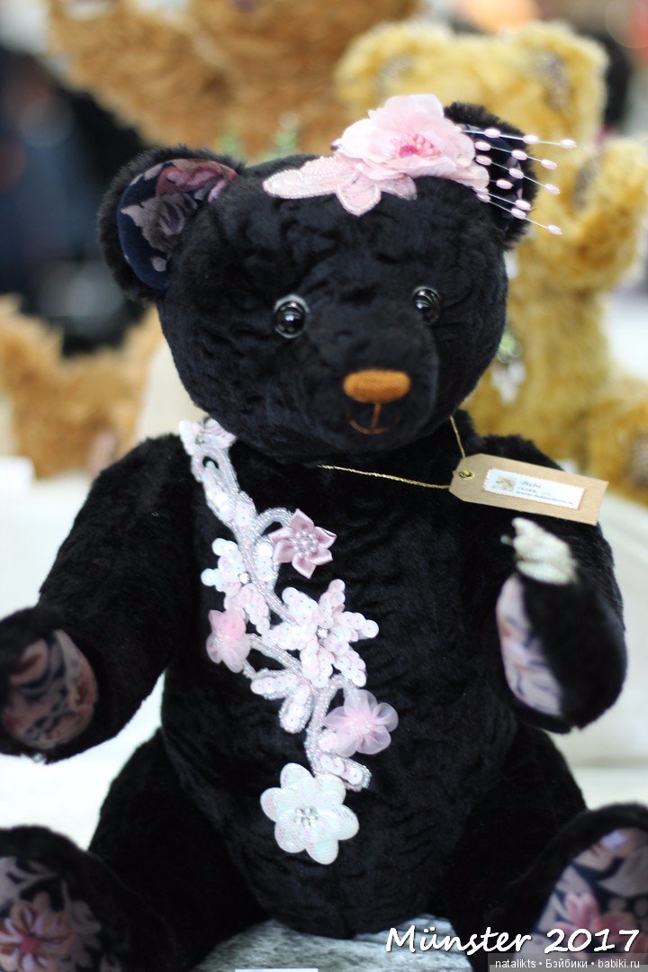 Вторая часть . Мишки и другие" плюшики" Teddy Bär Total 2017